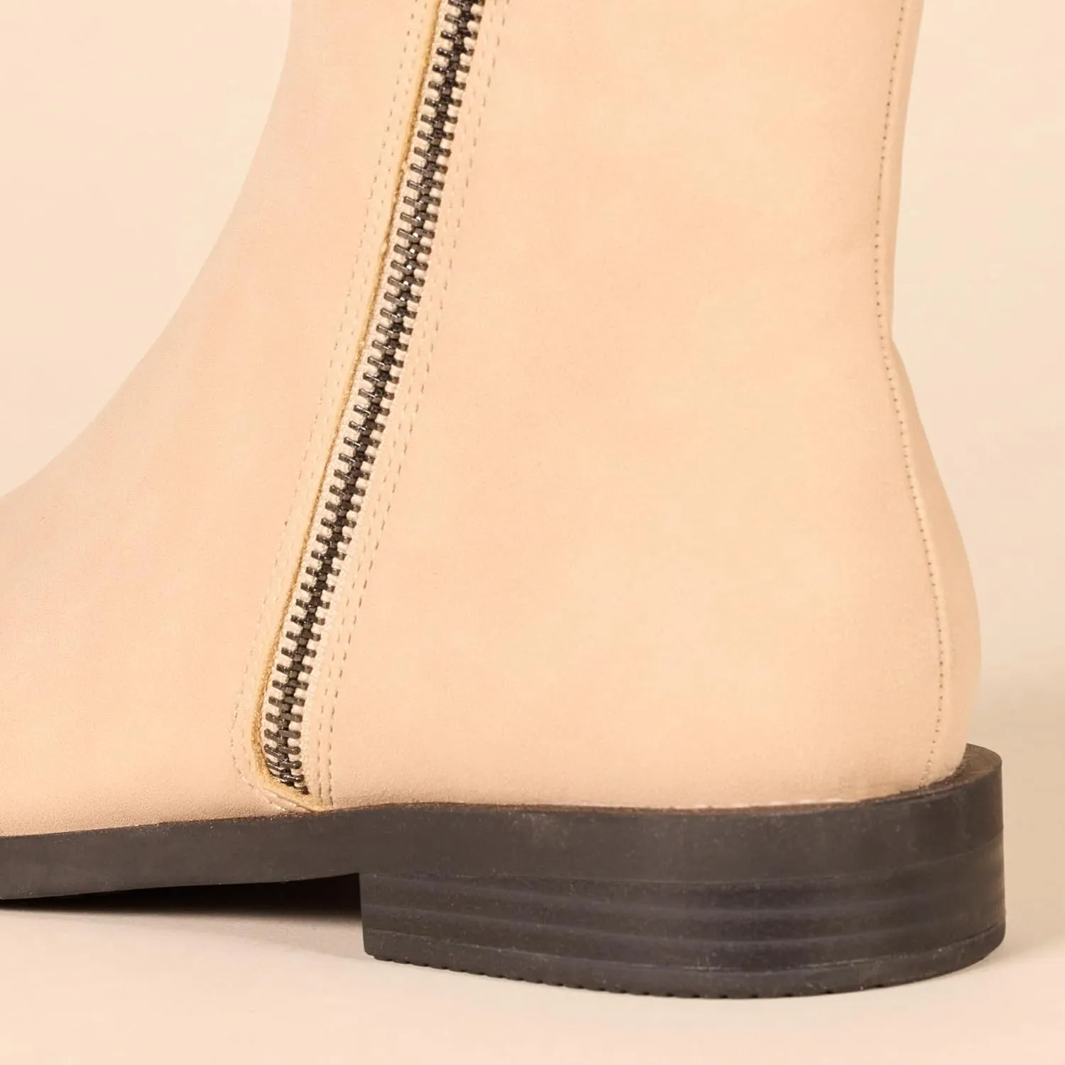 Amazon Essentials Women's Exterior Zip Flat Ankle Boot