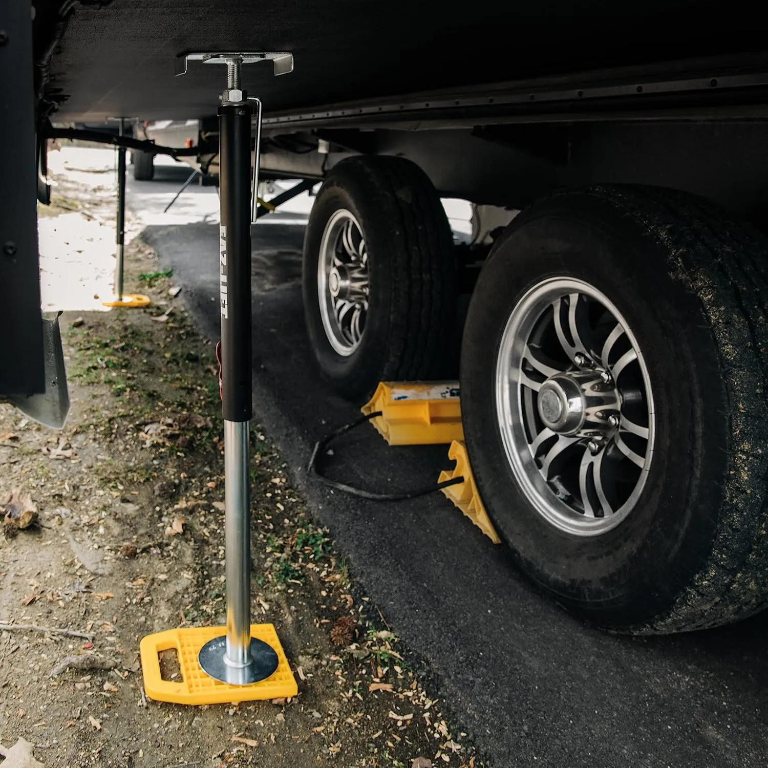Camco Camper/RV Stabilizing Jack Pads - Features Interlocking Design & Includes Handy Strap for RV Storage and Organization - Molded of Strong UV Stabilized Polypropylene - 4-Pack (44595)