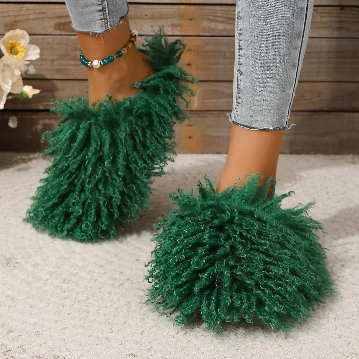 Dayiss Women's Faux Fur Slippers Fuzzy Flat Slippers Fluffy House Shoes Outdoor Closed Toe Furry Winter Sandals