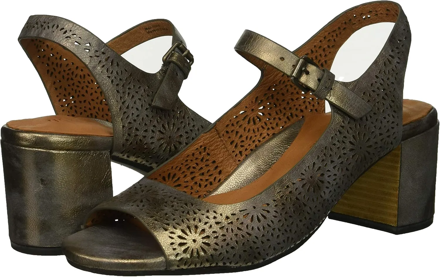 Gentle Souls by Kenneth Cole womens Cheryl 2 Peep Toe Sandal
