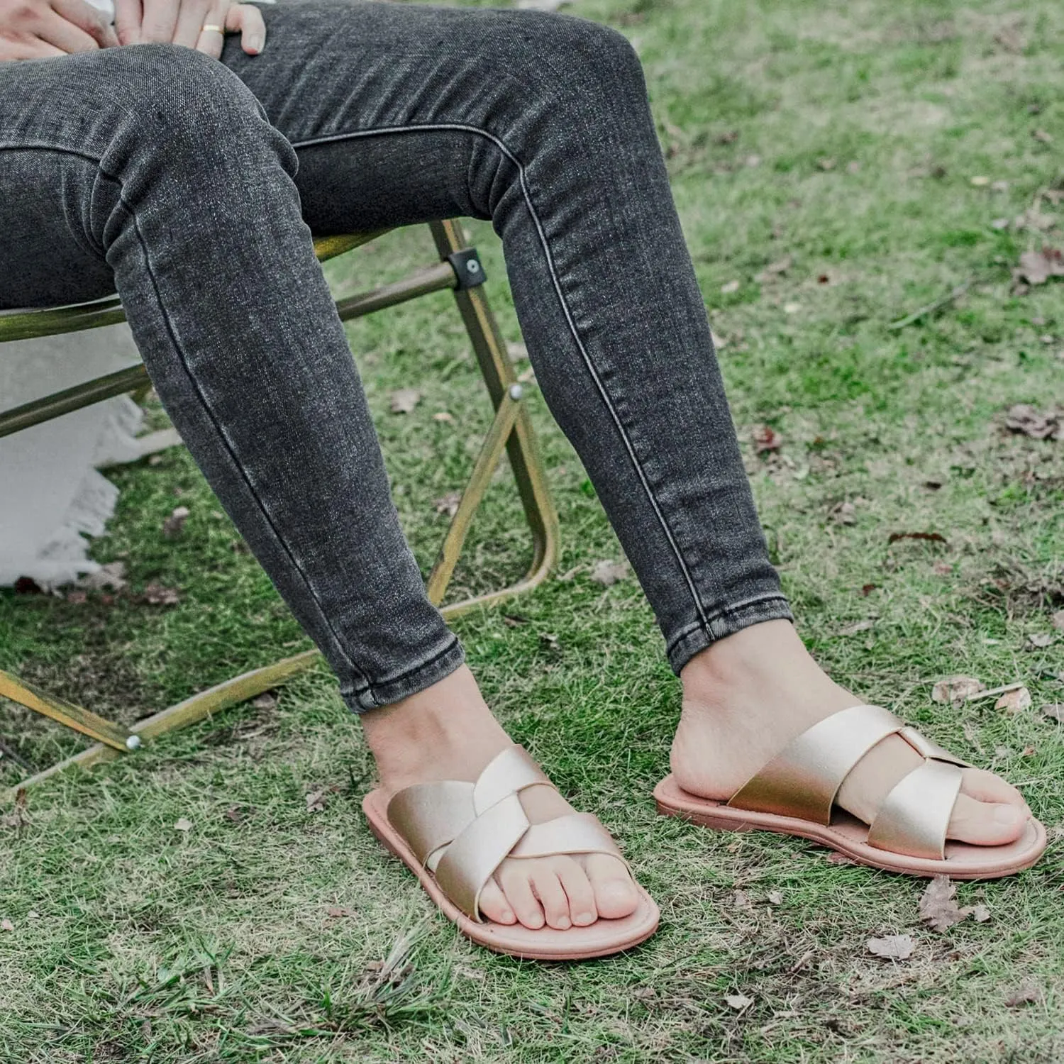 Luoika Women's Wide Width Flat Slides Sandals, Strapy Slide Sandal Slip on Dressy Summer Shoes for Women.