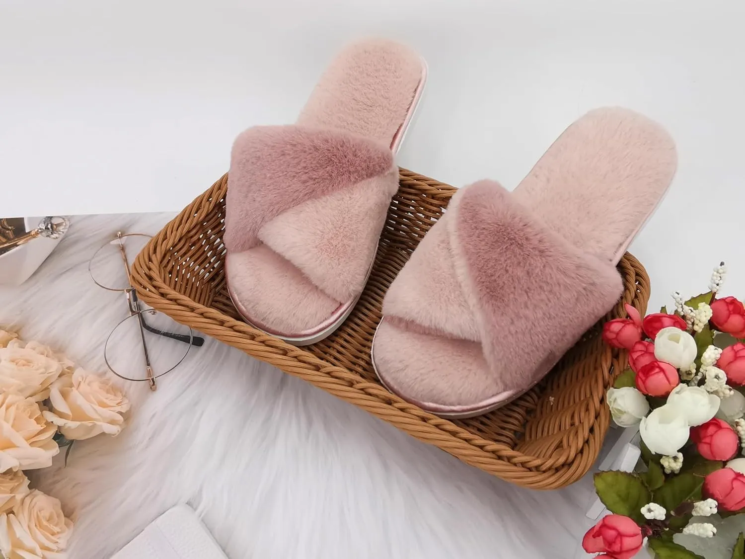 ofoot Women's Memory Foam Two-tone Crossed Twisted Strap Open Toe Slides | Breathable, Soft and Comfortable Faux Fur | Lightweight & Slip-resistant Flat Outsole