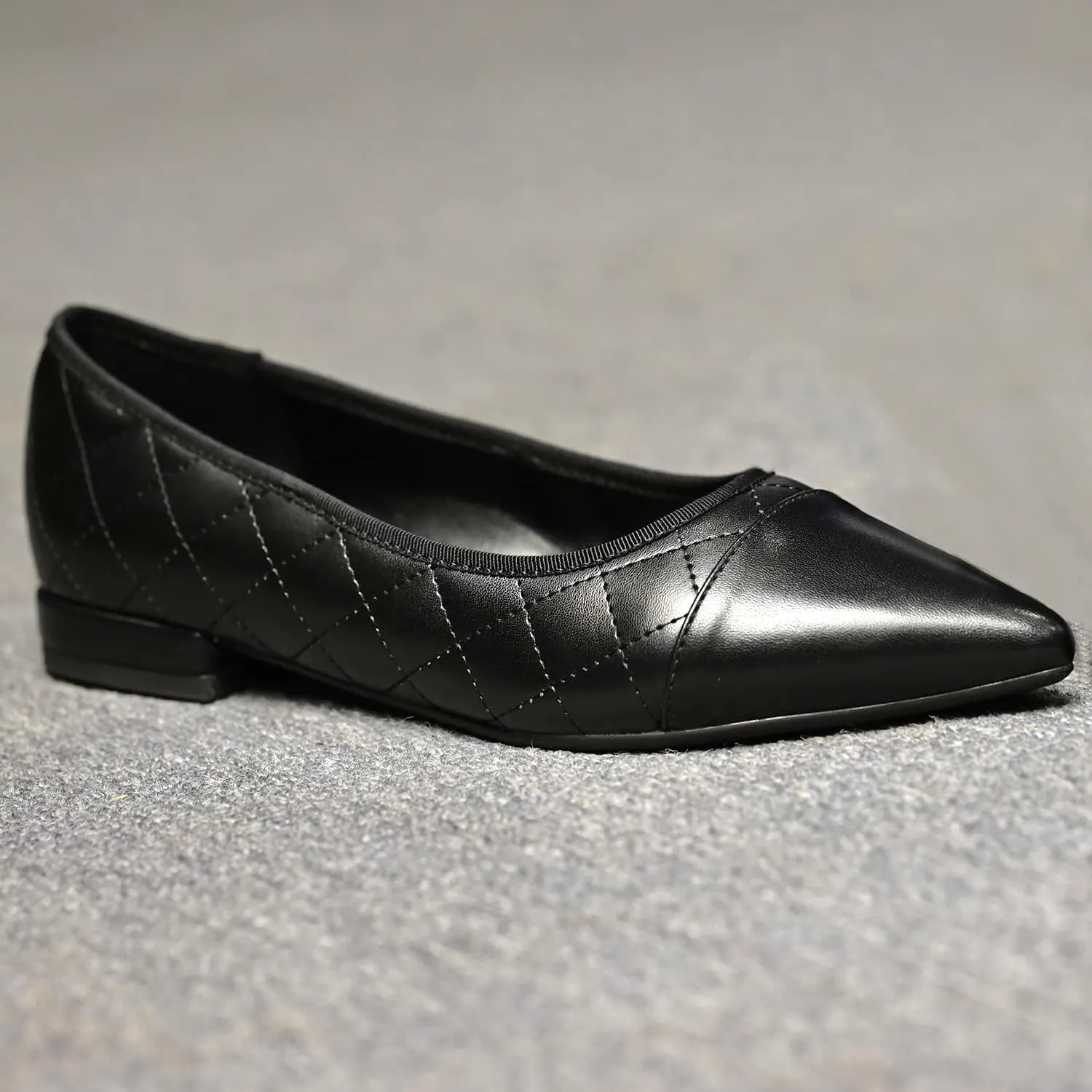 Women Comfy Cap Toe Flats Slip on Pointed toe Flat Shoes Two Tone Flat Heel Dress Shoes Casual Pointy Toe Ballet Flats Colorblock Classic Office Elegant Driver Flats 4-11 M US